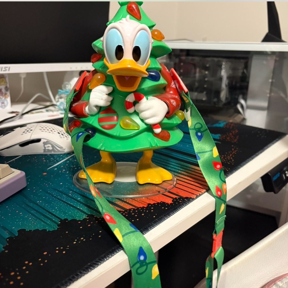 Festive Donald Duck Christmas Sipper